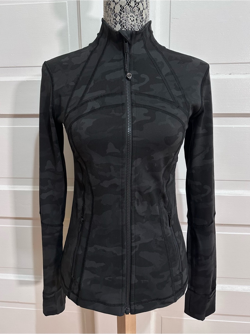Lululemon Define Jacket Size 6 Incognito Camo Grey Flattering Fit $128